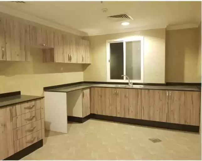 Wohn Klaar eigendom 2 Schlafzimmer U/F Wohnung  zu vermieten in Al Sadd , Doha #14031 - 1  image 